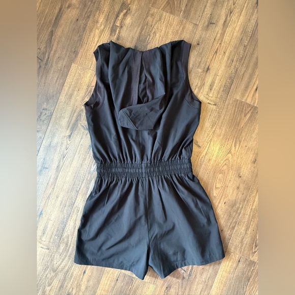 Evereve Black Sleeveless Hooded Romper - Picture 3 of 3